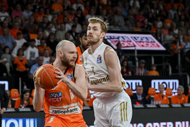 她始终保持 她始终保持