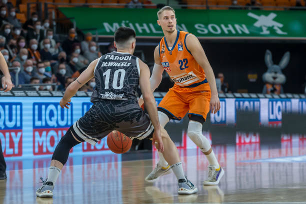 坛并不多见 坛并不多见