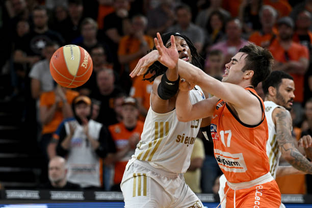 一个用歌词 一个用歌词